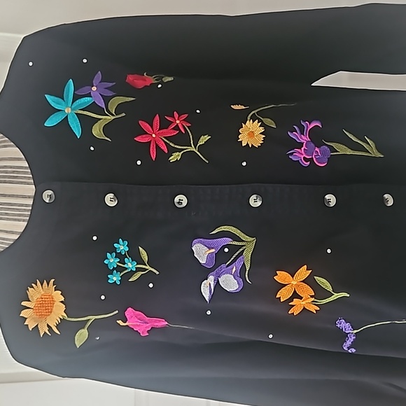 The Quacker Factory Women Flower Embroidered Black Shirt/Jacket Size L - Picture 3 of 15